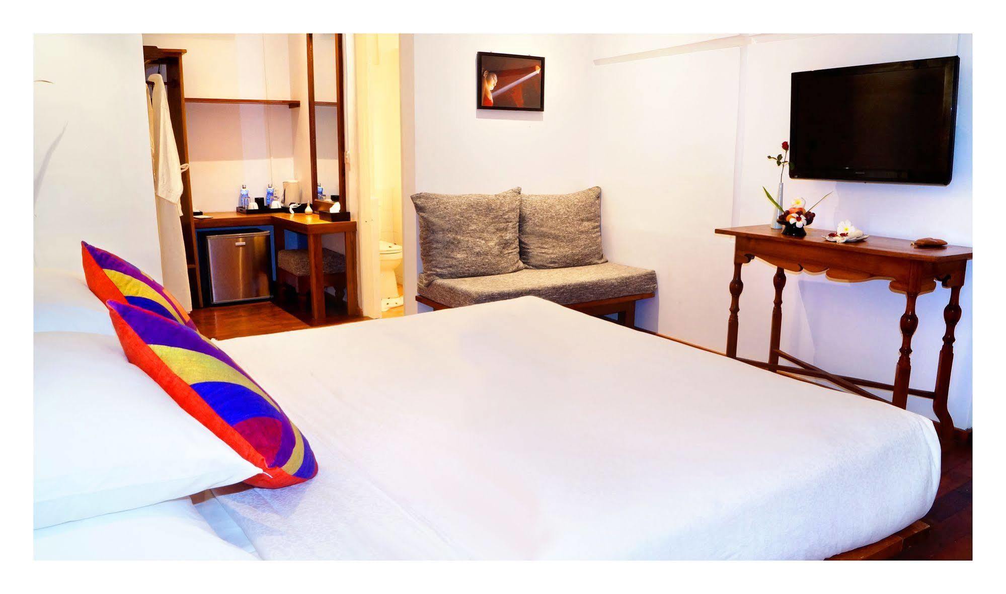 Oasis Hotel 2*